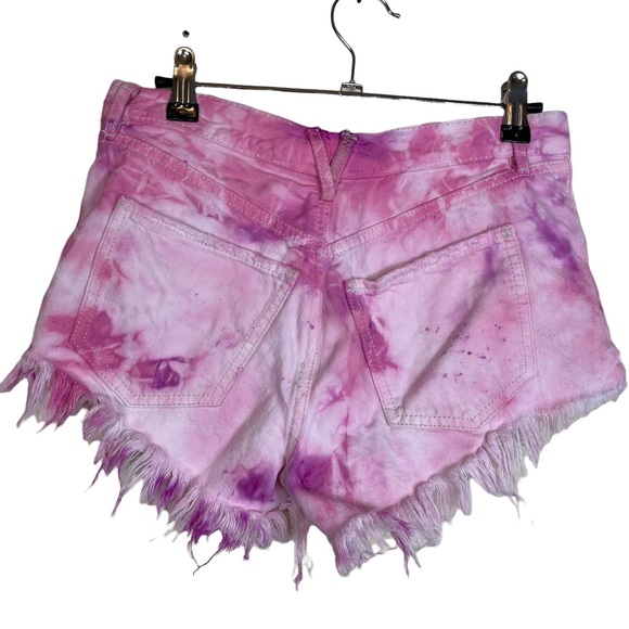 Free People Raw Fringe Hem TyeDye Denim Button-Fly Shorts Size 2 Pink Purple FP - Picture 2 of 15